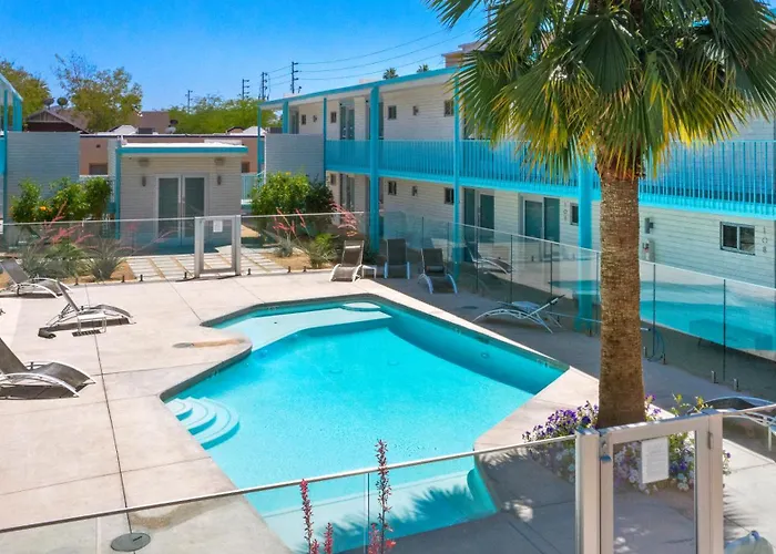 Compact Urban Living In Dtph, Pool & Parking