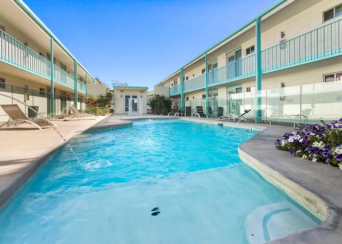 Compact Urban Living In Dtph, Pool & Parking Phoenix