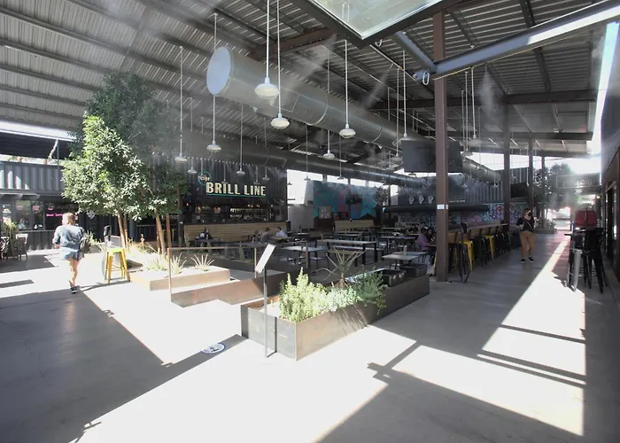 Compact Urban Living In Dtph, Pool & Parking *