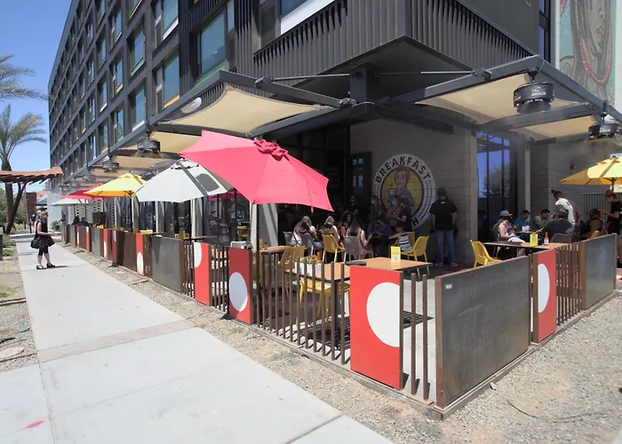 Compact Urban Living In Dtph, Pool & Parking Phoenix